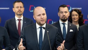 Prieskum preferencií: Stúpa počet nerozhodnutých, Demokrati by sa dostali do parlamentu