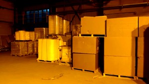 Rušná noc pre kriminalistov. Na troch miestach zadržali až 47 ľudí