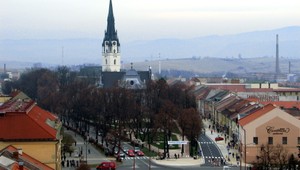 Mladíci zaútočili v Spišskej Novej Vsi na policajta v civile. Skončil v nemocnici