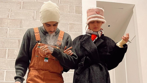 Otecko na pohľadanie! Má 4-mesačné bábo a fanúšikom sa ukáže pod parou, s jointom v ruke!