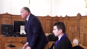 Bývalý primár priznal úplatky a dostal trest. Bral peniaze, slivovicu aj orechy