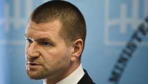 V kauze nástenkového tendra navrhujú obžalovať päť osôb