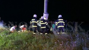 Smrteľná nehoda pri Slovenskej Ľupči. Zomreli dvaja mladíci