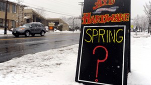 Počasie sužuje Európu. Zrazili sa stovky kamiónov a áut