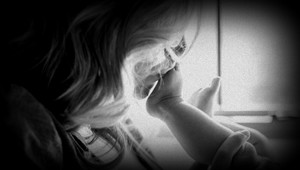 Na svet prišlo dieťa, ktoré má troch rodičov. Je to rizikové a neetické, tvrdí časť odborníkov