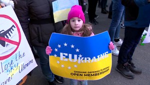 Ľudia zaplavili Námestie SNP, vyjadrili podporu Ukrajine