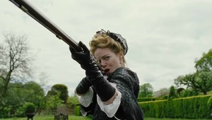Emma Stone a Rachel Weisz bojujú o priazeň kráľovnej v novom traileri na film The Favourite!