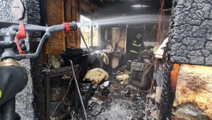 V obci pri Komárne vybuchol stánok s rýchlym občerstvením, boli v ňom dve ženy