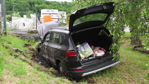 Výlet na kúpalisko sa zmenil na drámu: Auto s deťmi skončilo po nehode v priekope