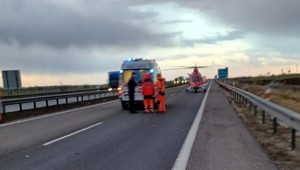 Tragická nehoda áut s kamiónom: Dve osoby zraneniam podľahli