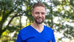 Známy HEREC zo seriálu NEMOCNICA priznáva: Bol v SEKTE, zachránila ho rodina a priatelia!