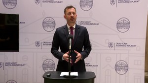 Vláda: Štátnym zamestnancom a tým vo verejnej správe sa dvihnú platy o 3%