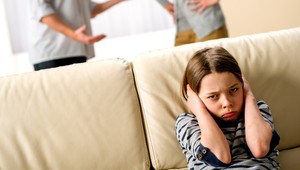 Vojna o dieťa. Daisy (8) uniesli otec aj matka