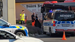 Tragická nehoda vo Vajnoroch: Po zrážke s autobusom zomrela žena (†49)