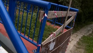 Nepoužiteľná lávka spôsobila naťahovanie medzi obcou a krajom