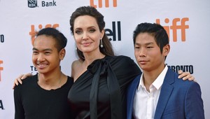 Maddox Jolie Pitt tvrdí, že jeho mama Angelina Jolie je aj napriek ťažkým časom skvelá!