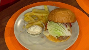 Hamburger a hranolky