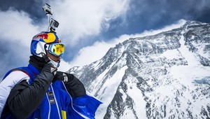 VIDEO: Lietajúci muž skočil zo šiestej najvyššej hory sveta