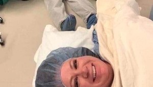 Pôrody sú náročné aj pre otcov: Dôkazom je táto fotografia