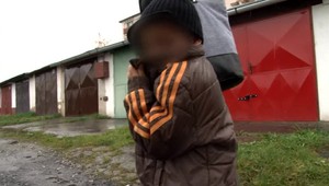 Štvorročného Markusa, ktorého mama hodila o zem, umiestnili do sociálneho zariadenia