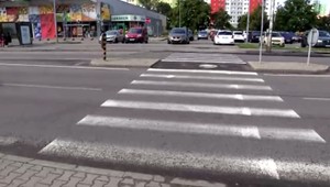 Lenka išla do školy, zrazilo ju auto. Šoféra hľadajú policajti