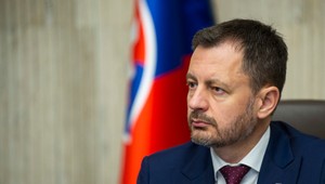 "Ješitný" Dzurinda a Hegerovci stále bez webu: Mohli by sa namiesto Demokrati volať Amatéri, odkazuje politológ