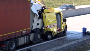 Nehoda na R1: Kamión nabral v plnej rýchlosti odstavené vozidlo cestnej hliadky