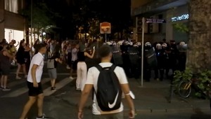 Srbská polícia pri zásahu voči protestujúcim zadržala 79 ľudí