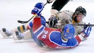 Mladý hokejista napadol rozhodcu. Už si nezahrá!