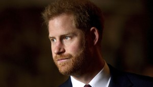 Harry NIE JE otcom Archieho, šokujú americké médiá