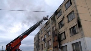 V osade horela bytovka, nájomníci si komín napojili do stupačky