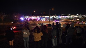Streľba v nákupnom centre pri Denveri si vyžiadala tri obete