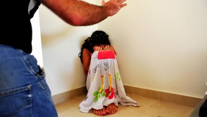 Jedenásťročné dievča tvrdí, že ho znásilnili v škole