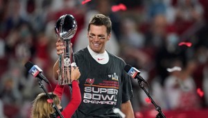 Tom Brady kraľuje Superbowlu! Získal ho po 7-krát
