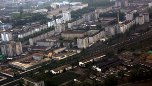 V KĽDR sa zrútila budova, zomrieť mali stovky ľudí