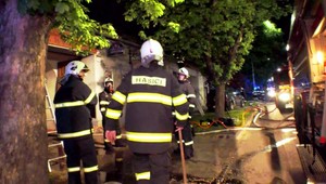 V centre Brezna horela reštaurácia. Hasiči rozoberali strechu