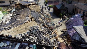 Japonsko postihli nové otrasy, tsunami nehrozí