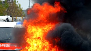 V Handlovej zhorelo na pumpe auto, žena chcela tankovať