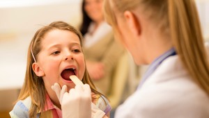 Poplatky v ambulanciách. Poslanci chcú prinavrátiť prednostné vyšetrenia