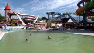Na prísne opatrenia doplácajú aquaparky. Návštevníkov musia pri vstupe otáčať