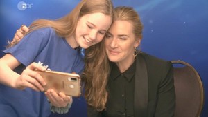 VIDEO: Kate Winslet zastavila rozhovor, aby upokojila mladú reportérku, ktorá bola v strese