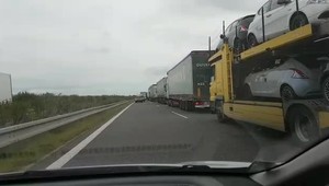 Doprava na hraničnom priechode s Maďarskom skolabovala