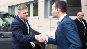 Robert Fico oficiálne uviedol do úradu nových ministrov