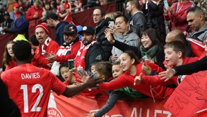 Kanada má historickú generáciu futbalistov, no štrajkuje pre rovnoprávnosť