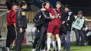 Hromadná bitka po zápase Méty - Amiens, lietali päste!