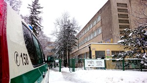 V Bratislave privalil strom dieťa, prevoz do nemocnice komplikovalo počasie