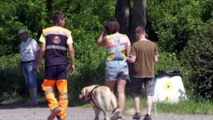 Príbuzná nevidiaceho mladíka: Nevšimnúť si človeka s bielou palicou a označeným vodiacim psom? To ako vážne?