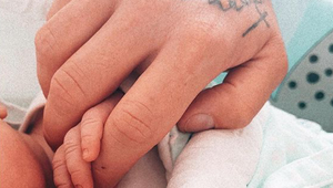 Bábo je na svete! Synček celebritného páru dostal jedinečné romantické meno!