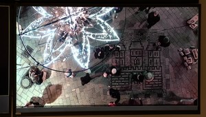 Prvé vianočné trhy prilákali tisíce ľudí, mestskí policajti mali plné ruky práce