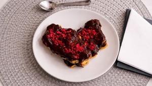 Malinové éclairs s čokoládou